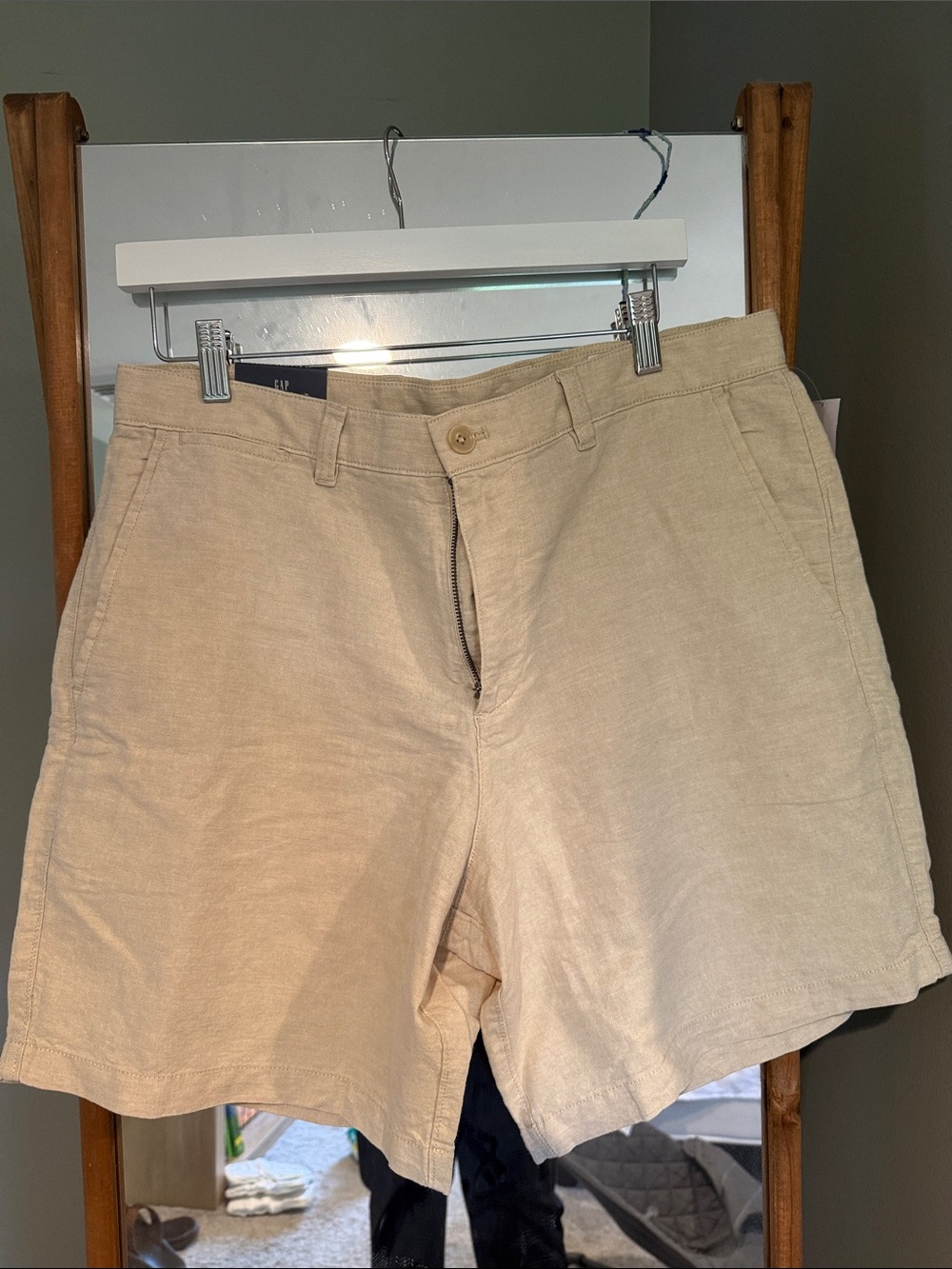 GAP Men's Beige Flat-Front Cotton-Linen Shorts